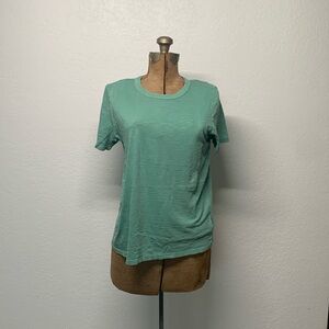 Light green every wear old navy tee shirt NWOT
